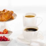 Puodelis su lėkštute espresso kavai, À Table